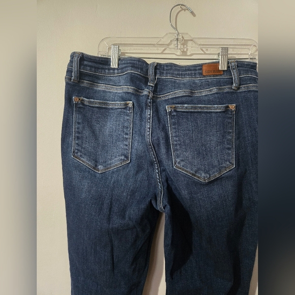 Judy Blue Jeans Women's 15/32 Blue Boyfriend Fit Medium Wash Faded Tapered Denim - Picture 3 of 8